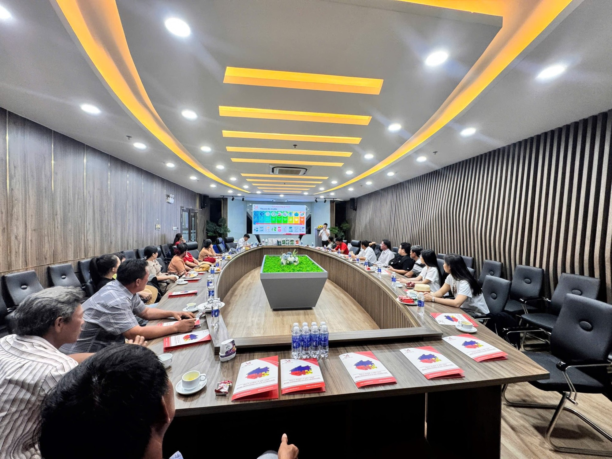 Đại lý chiến lược tham quan nhà máy hiện đại VIBO – Kết nối vì ngành tôm bền vững